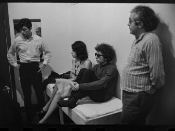 Robbie Robertson, Sally Grossman, Bob Dylan, and Albert Grossman, Backstage at Forest Hills