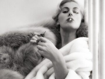 Anita Ekberg, Smoking