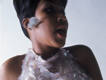Aretha Franklin, Rainbow Fog (cropped)