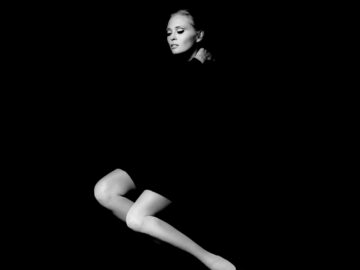 Faye Dunaway, Legs